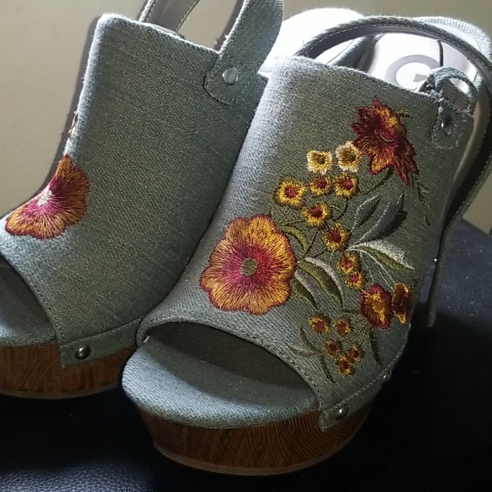 Denim rose wedges